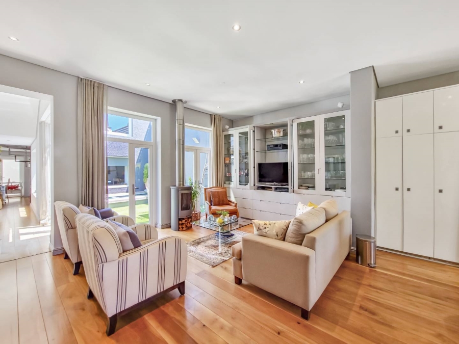 3 Bedroom Property for Sale in Sea Point Western Cape